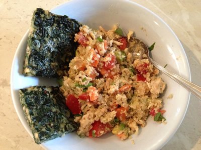 Spinach bars with quinoa salmon salad