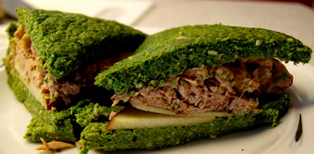 Spinach bread with tuna salad